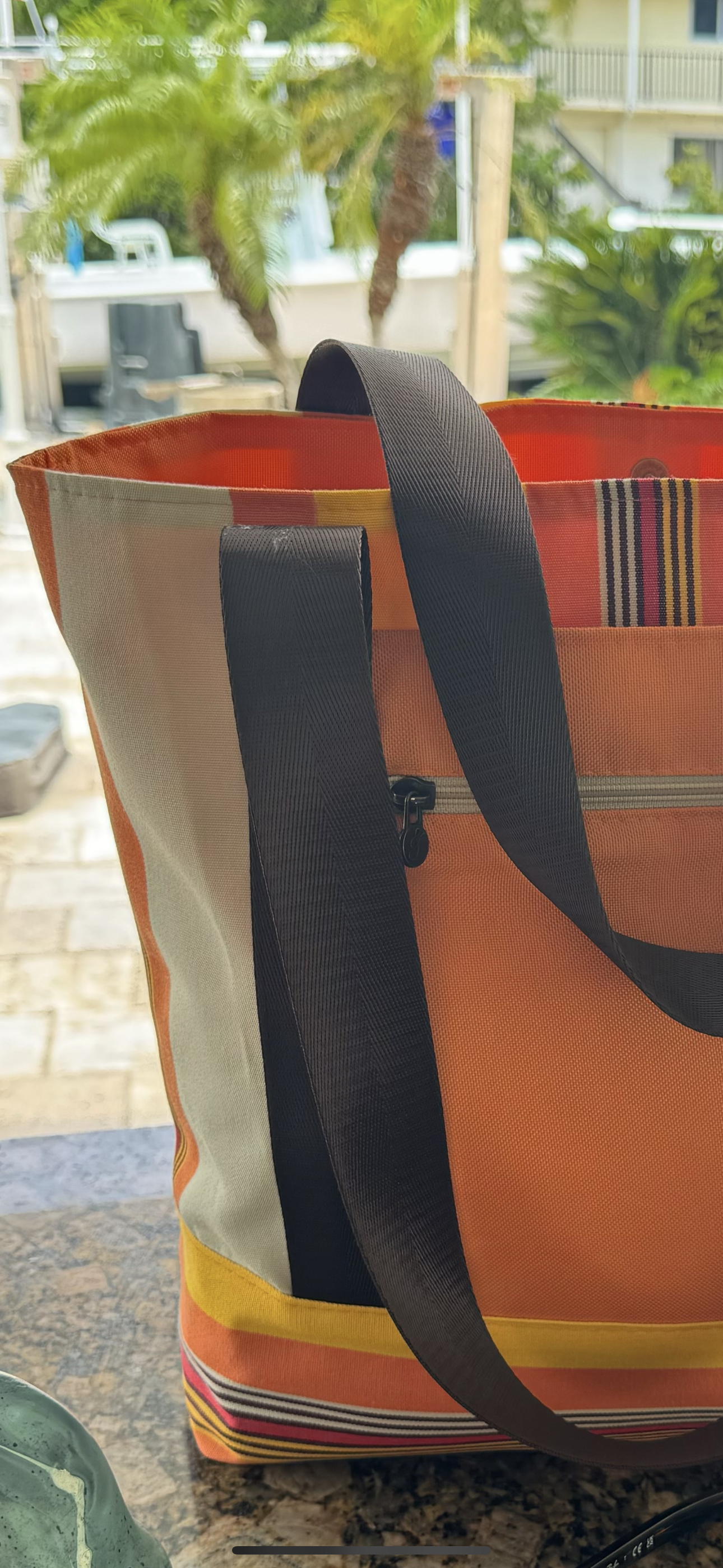 Set Tote and Clutch (Bright sun) / Set Bolso -Clutch playero (Sol Radiante)