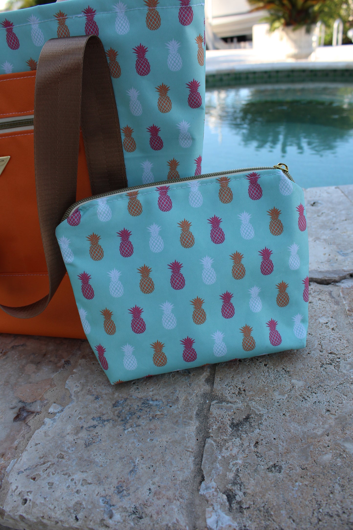 Set Pineapple Tote and Clutch / Set Bolso  playero (Piña)