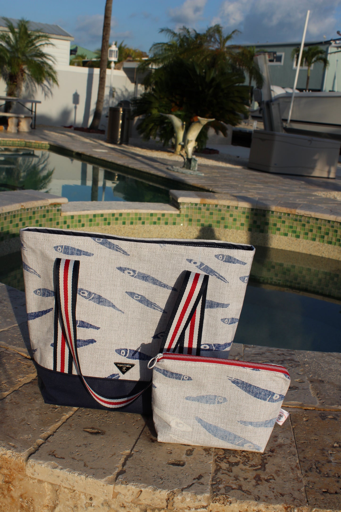 Fish Set Tote and Clutch / peces Se Bolsos playero (Tote/Clutch)