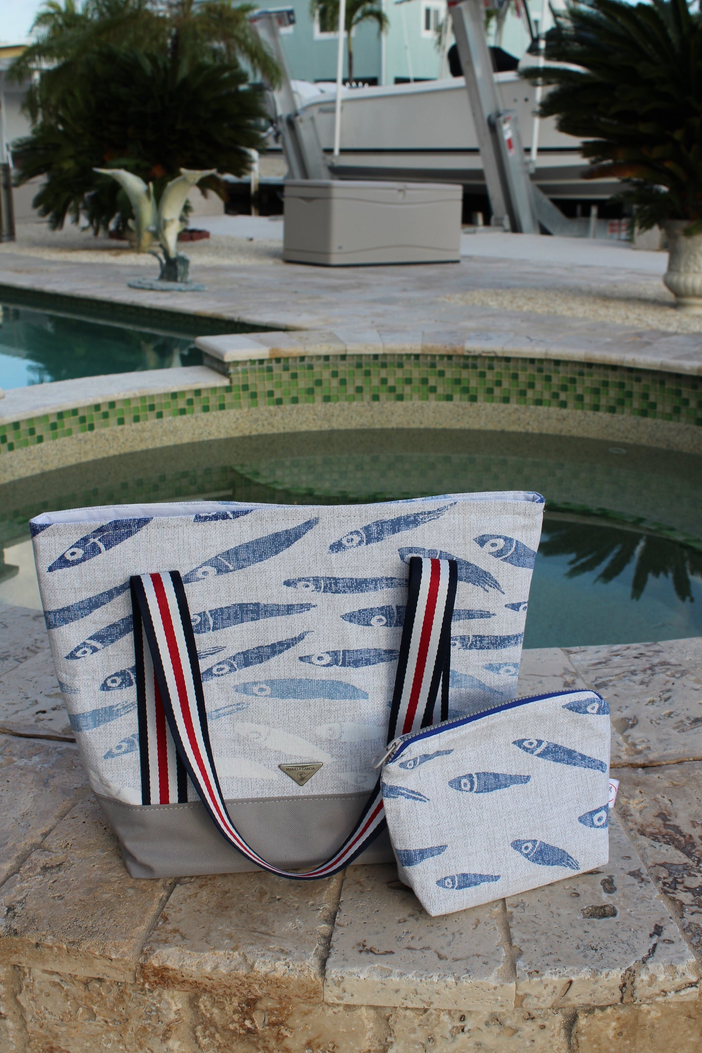 Fish Set Tote and Clutch / peces Se Bolsos playero (Tote/Clutch)