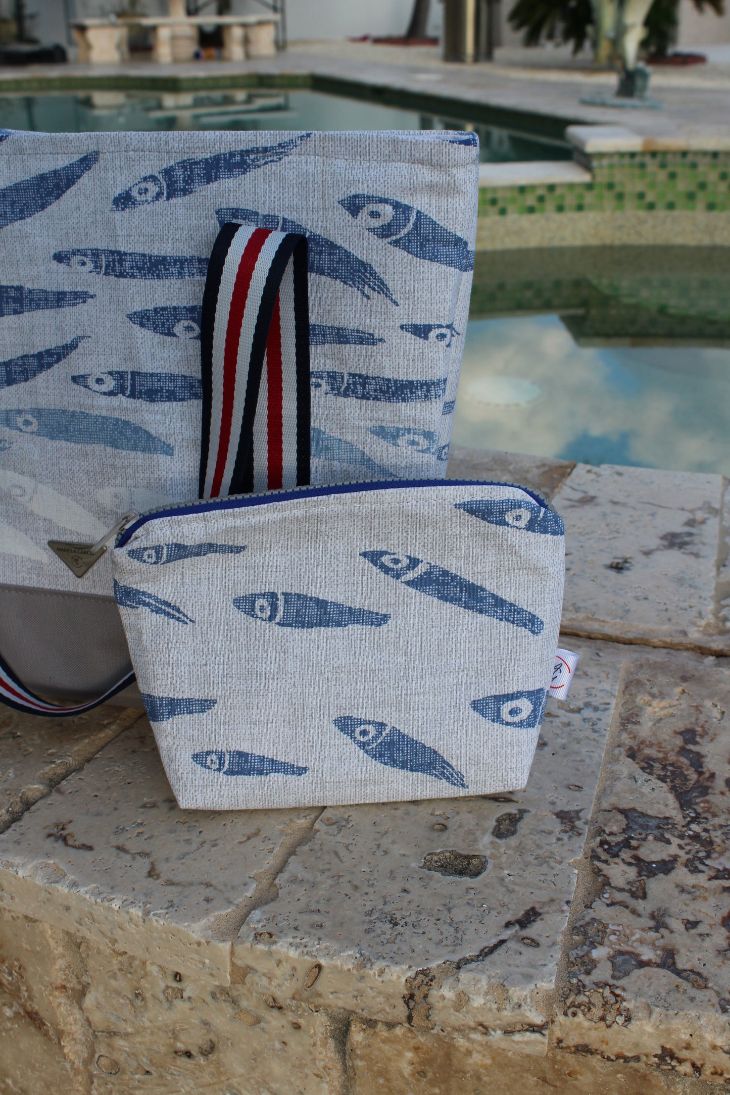 Fish Set Tote and Clutch / peces Se Bolsos playero (Tote/Clutch)