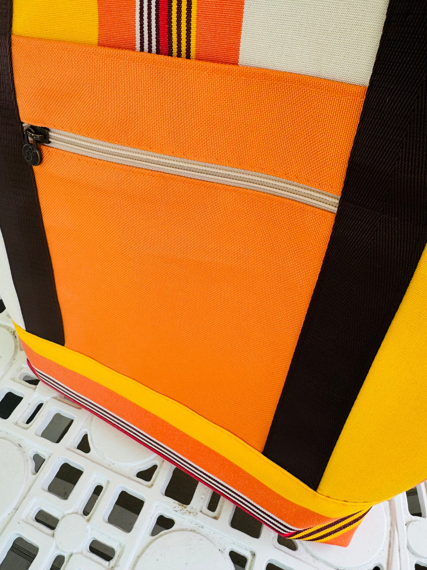 Set Tote and Clutch (Bright sun) / Set Bolso -Clutch  playero (Sol Radiante)
