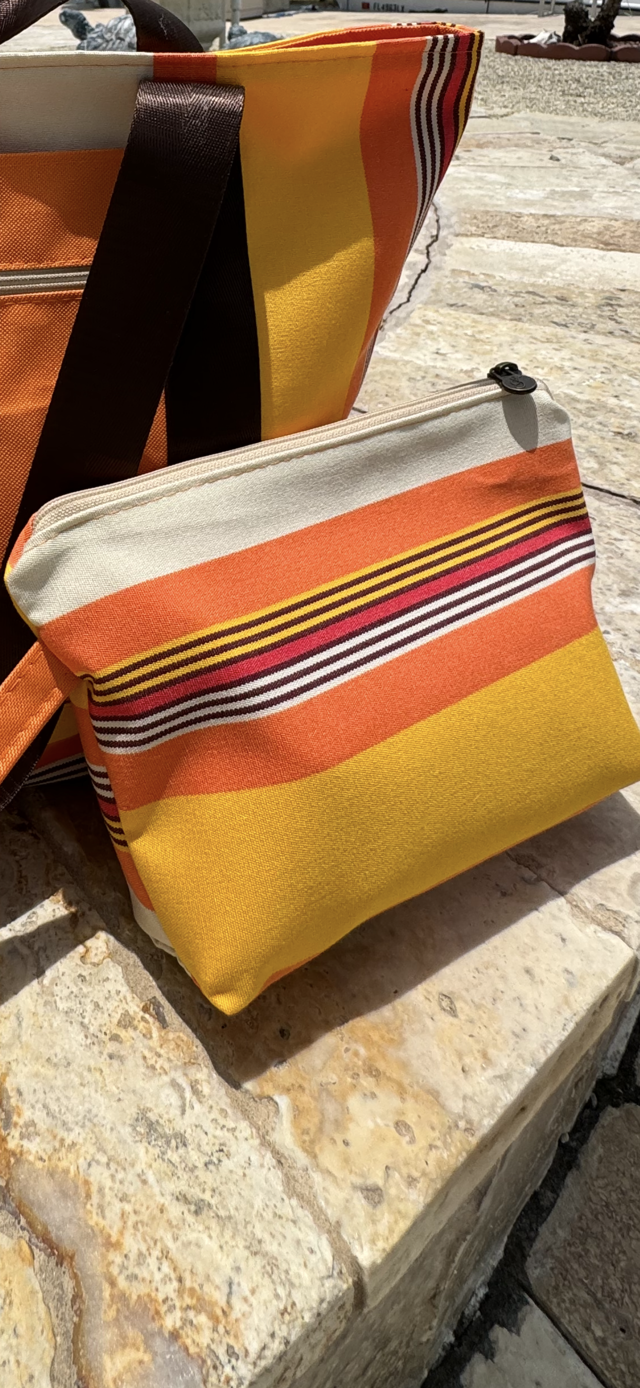 Set Tote and Clutch (Bright sun) / Set Bolso -Clutch  playero (Sol Radiante)