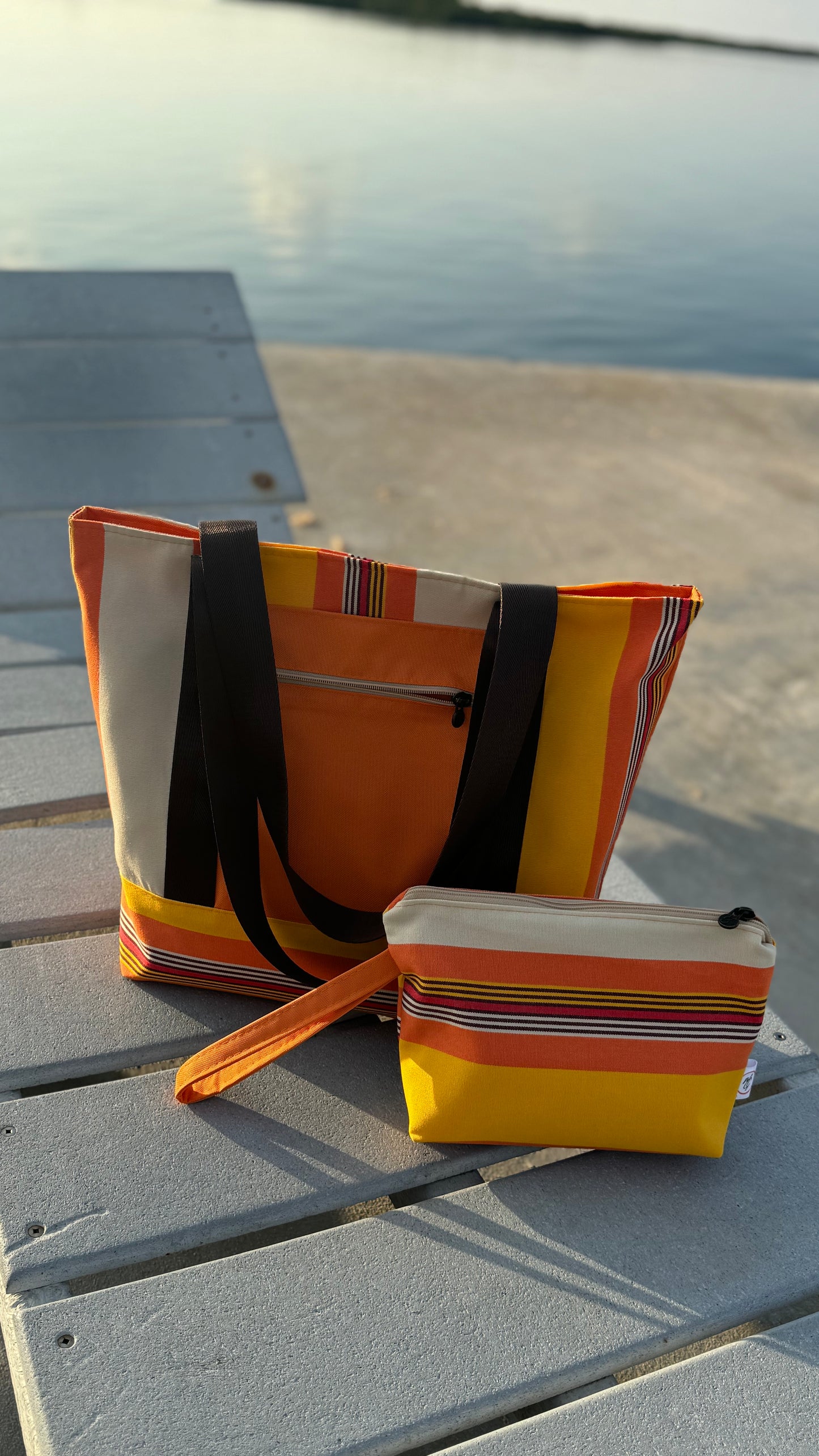 Set Tote and Clutch (Bright sun) / Set Bolso -Clutch  playero (Sol Radiante)
